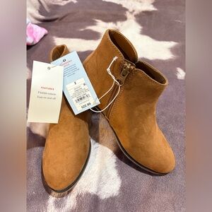 Cat & Jack Tan Kids ankle Boots with Zip Closure Sz 2